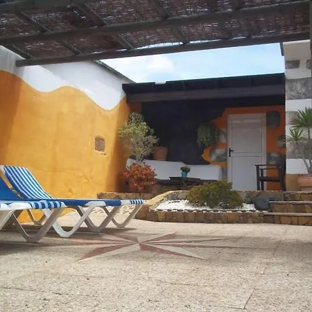 Villa Sleeps 8 Pool Wifi Tahiche