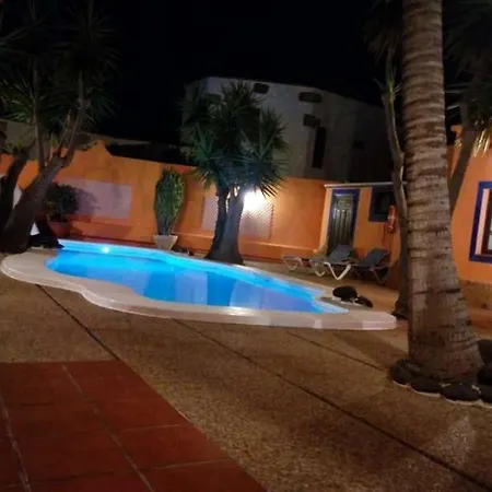 Villa Sleeps 8 Pool Wifi Tahiche