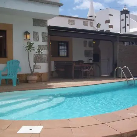 Sleeps 8 Pool Wifi Villa