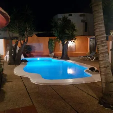 Sleeps 8 Pool Wifi * Tahiche