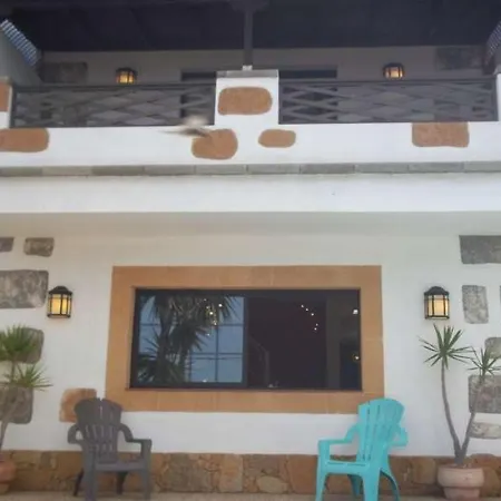 Villa Sleeps 8 Pool Wifi