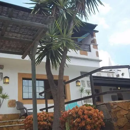 Villa Sleeps 8 Pool Wifi *