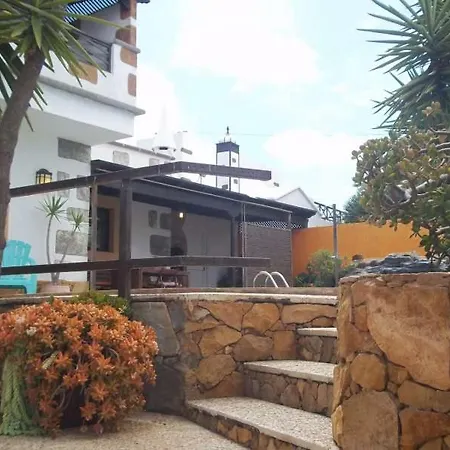 Villa Sleeps 8 Pool Wifi