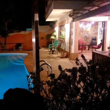 Sleeps 8 Pool Wifi Tahiche