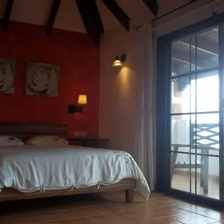 Villa Sleeps 8 Pool Wifi