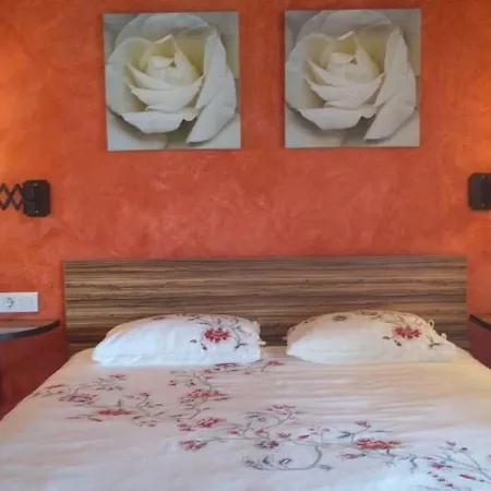 Sleeps 8 Pool Wifi Villa