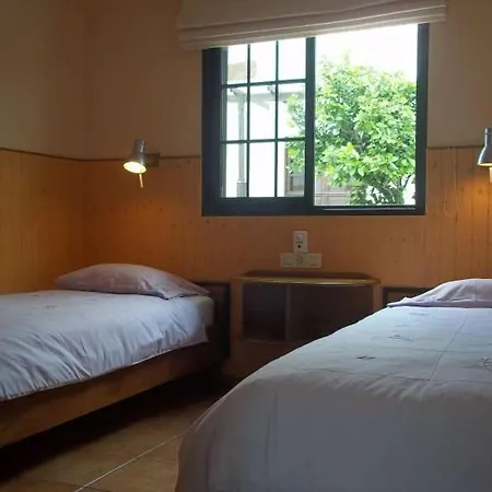 Villa Sleeps 8 Pool Wifi Tahiche