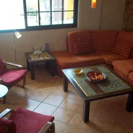 Villa Sleeps 8 Pool Wifi Tahiche