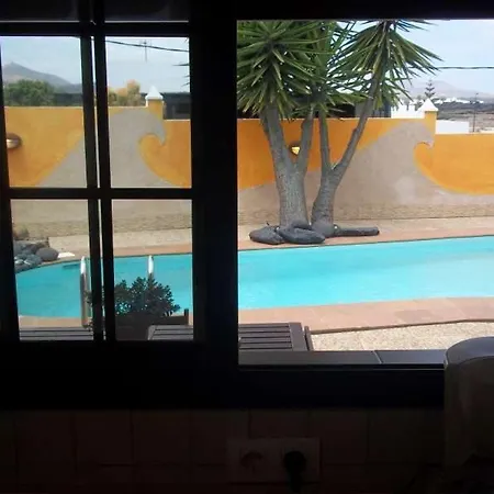 Villa Sleeps 8 Pool Wifi *