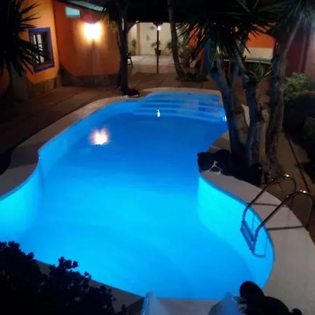Villa Sleeps 8 Pool Wifi *